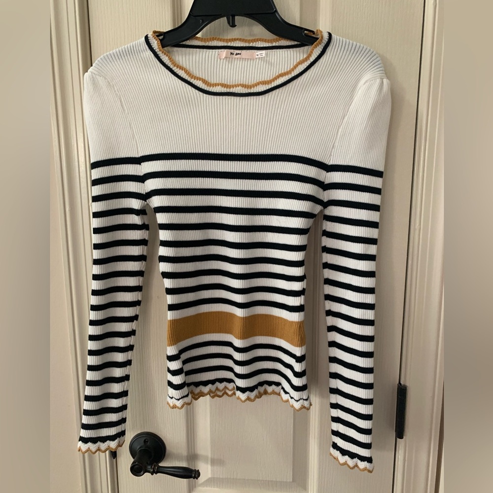 Striped top with puffy sleeves